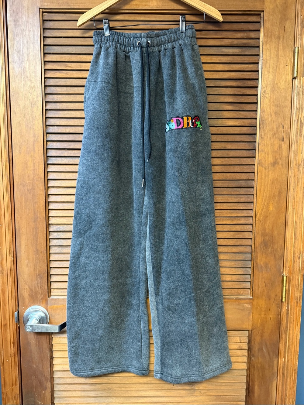 StudBudz Wide-Leg Fleece Sweatpants - Charcoal with Multicolor Logo